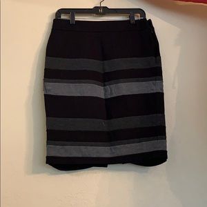 Mid pencil skirt